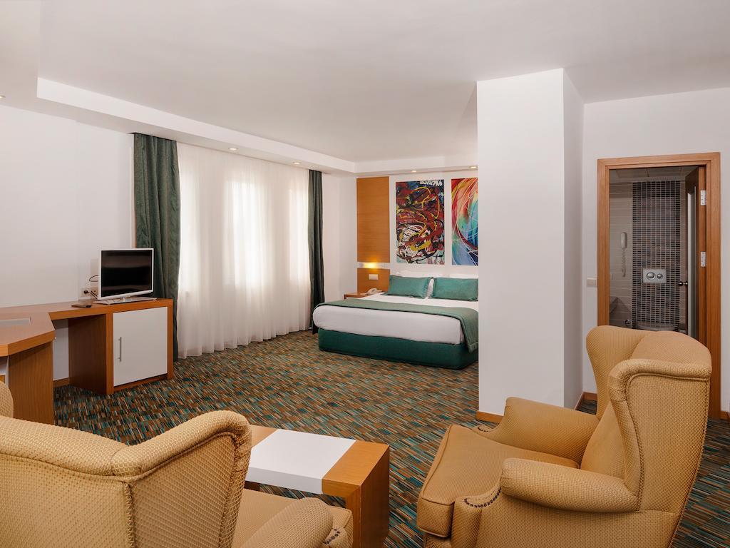 Alkoclar Adakule Hotel Кушадасы Экстерьер фото
