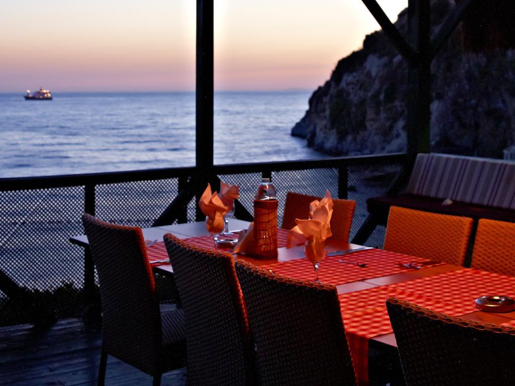 Alkoclar Adakule Hotel Кушадасы Экстерьер фото